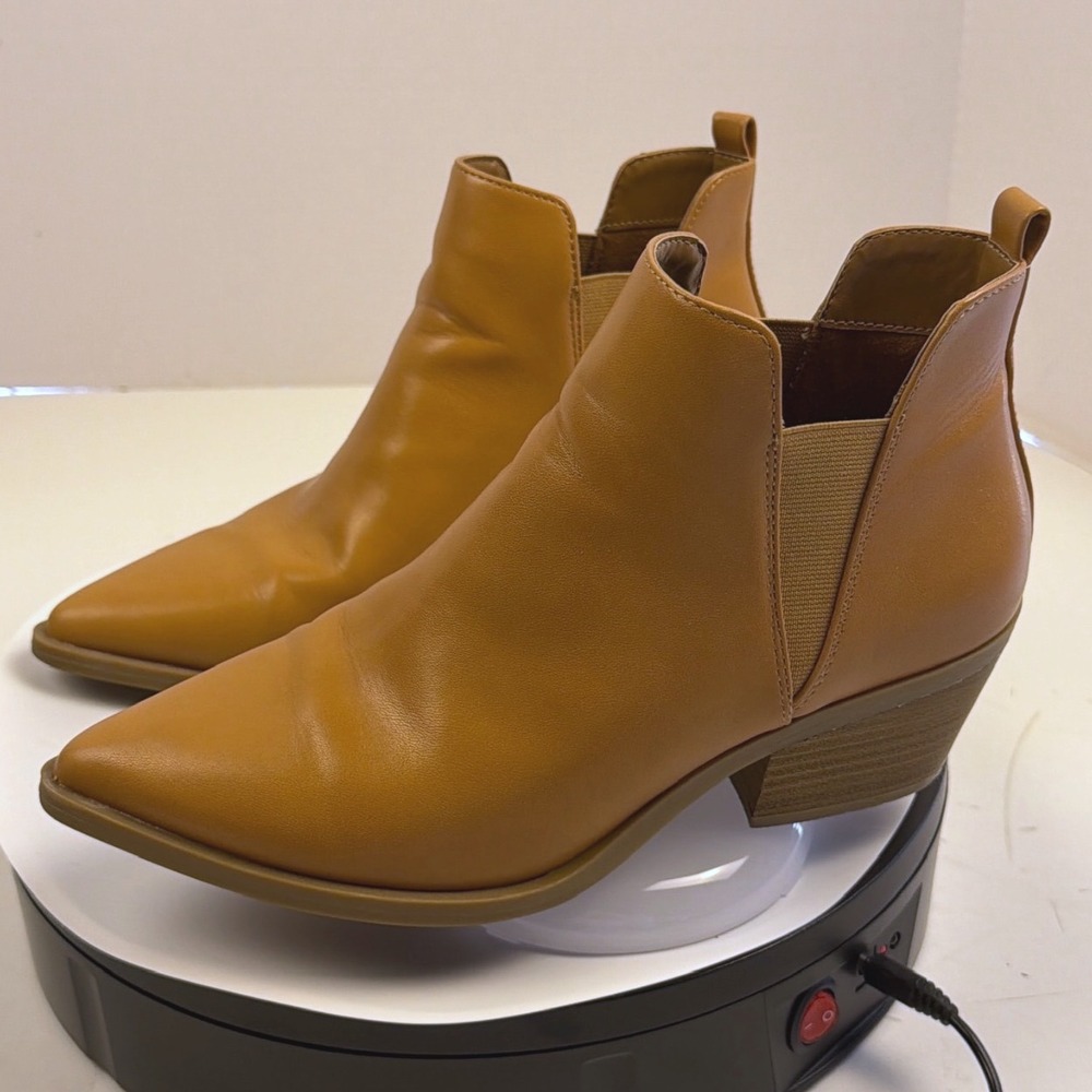 Universal Thread Sylvie Cognac Brown Pointed Toe Ankle Boots Memory Foam 7.5